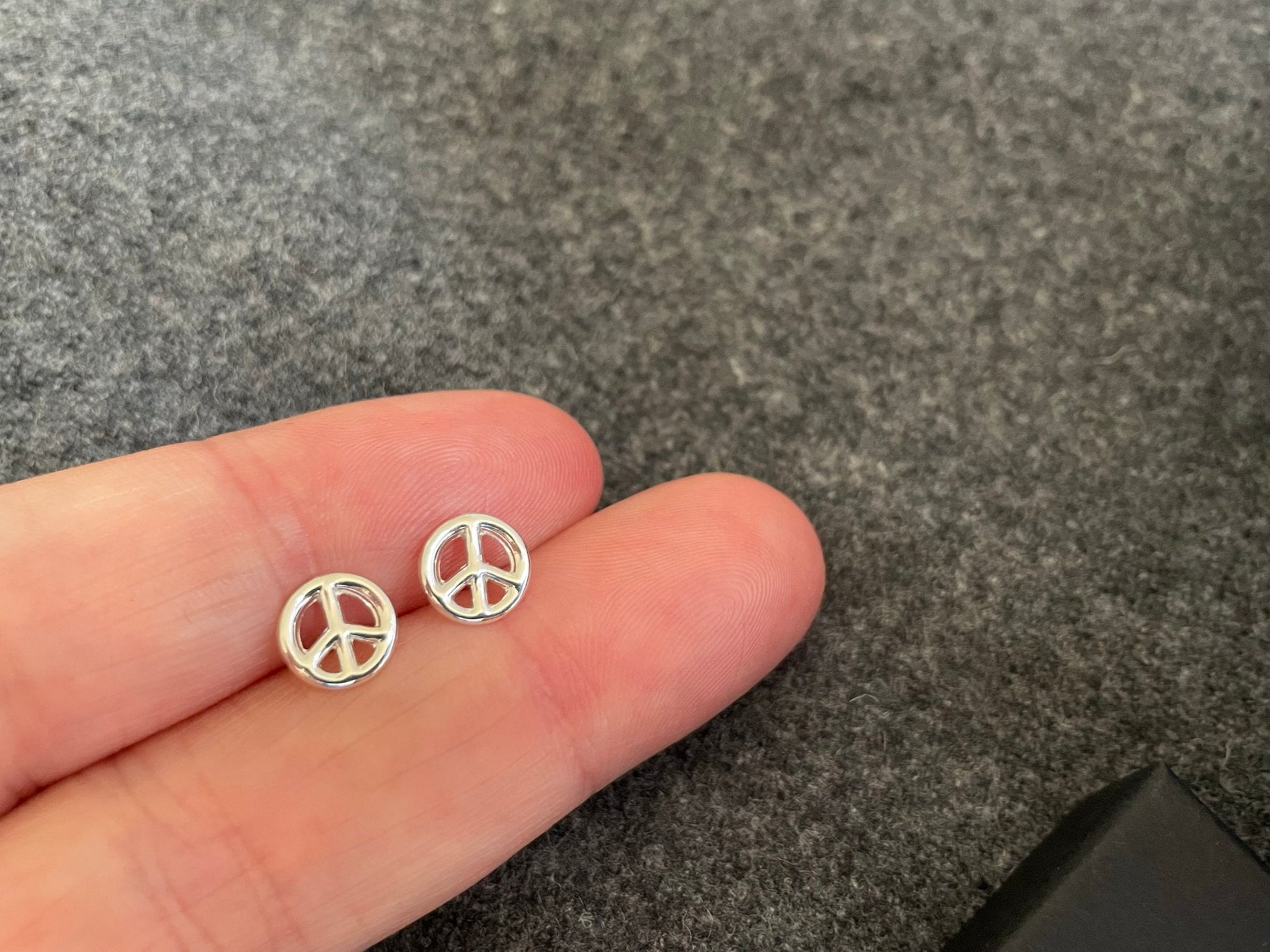 Peace (medium) - 925 Sterling Silver Plain Stud Earrings