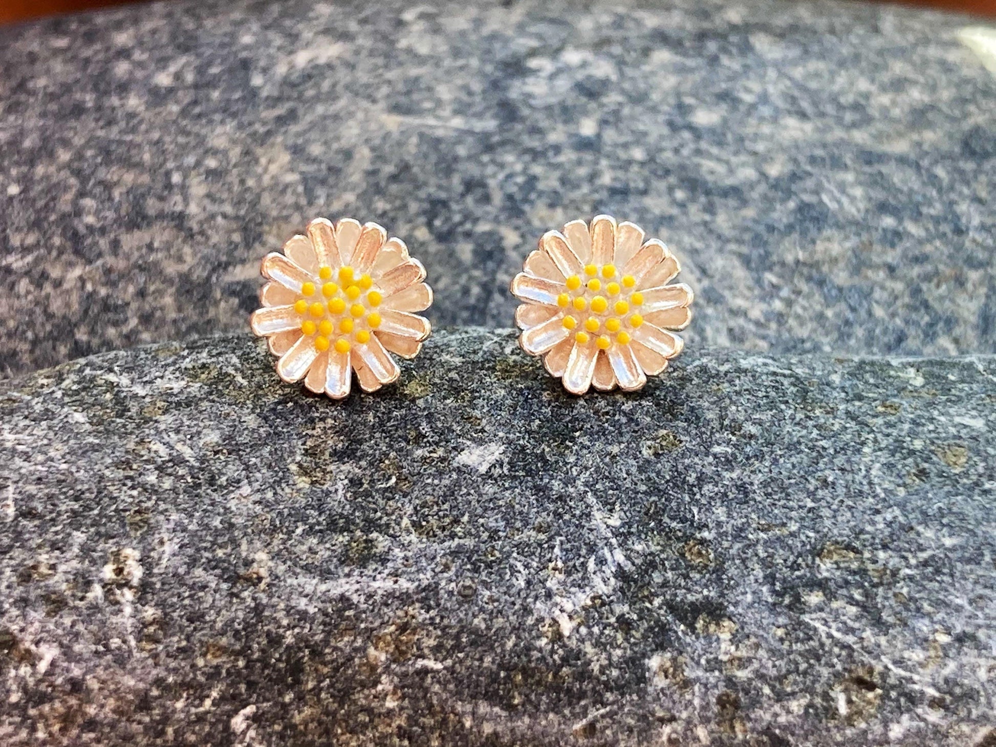 Daisy Flower - 925 Sterling Silver Plain Stud Earrings Boxed