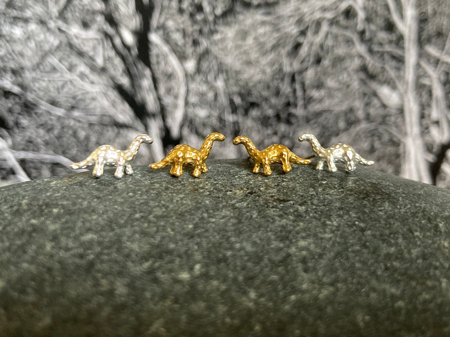 Dinosaur Brontosaurus - 14ct Gold Plated 925 Sterling Silver Stud Earrings - Boxed