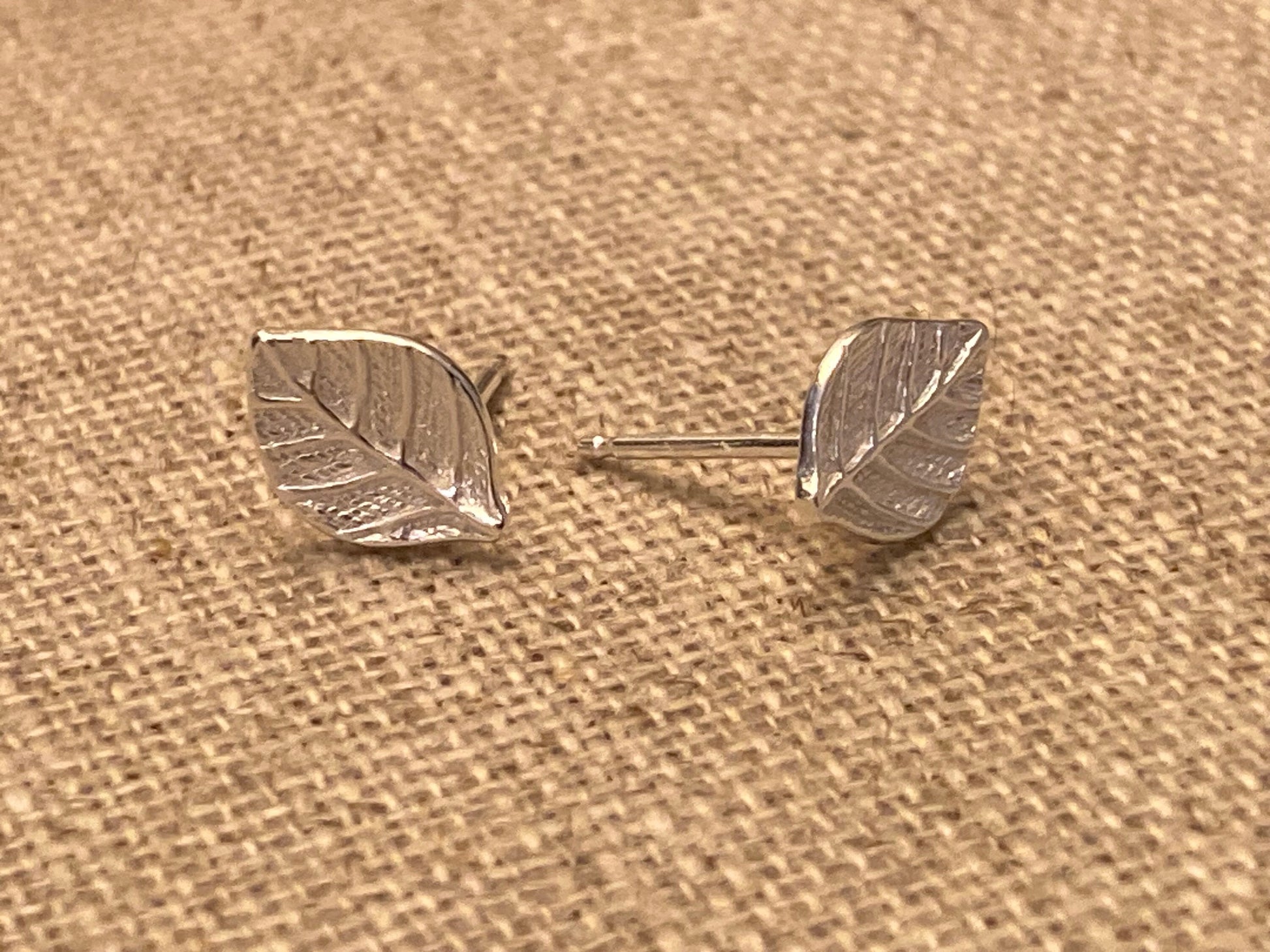 Leaf - 925 Sterling Silver Plain Stud Earrings - Boxed