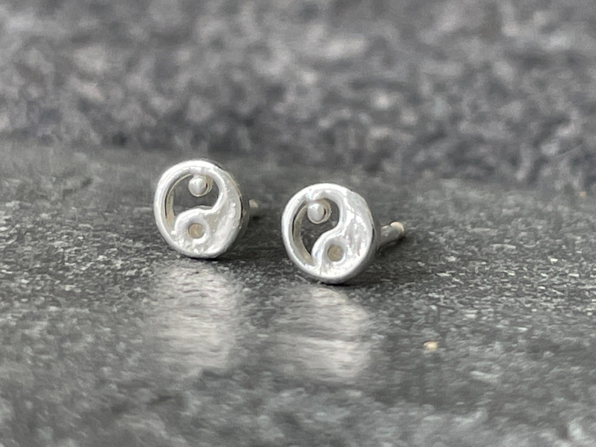 Mini Yin Yang - 925 Sterling Silver Plain Ear Studs