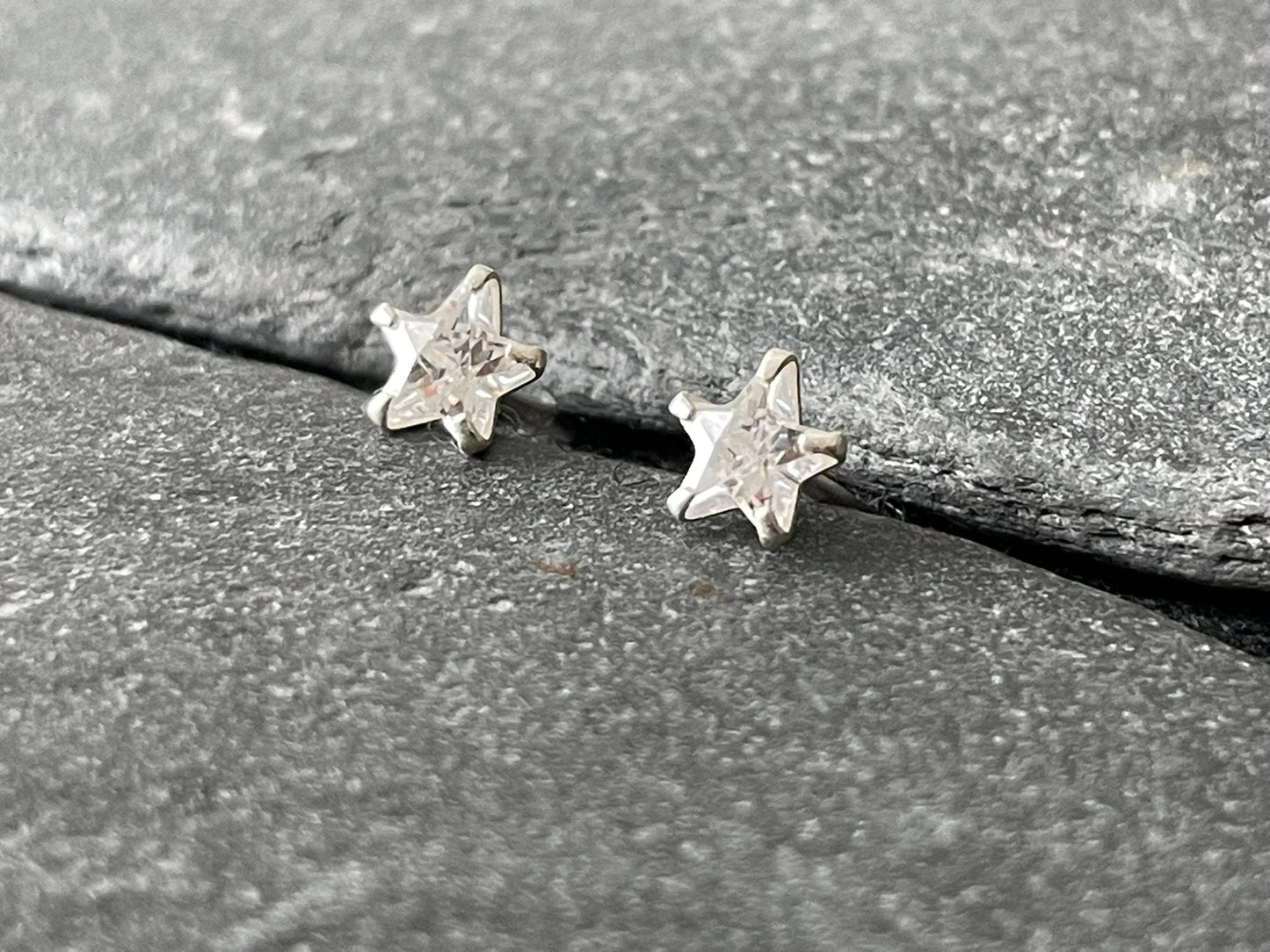 CZ White Star - 925 Sterling Silver Ear Studs with 5mm White Cubic Zirconia - Boxed
