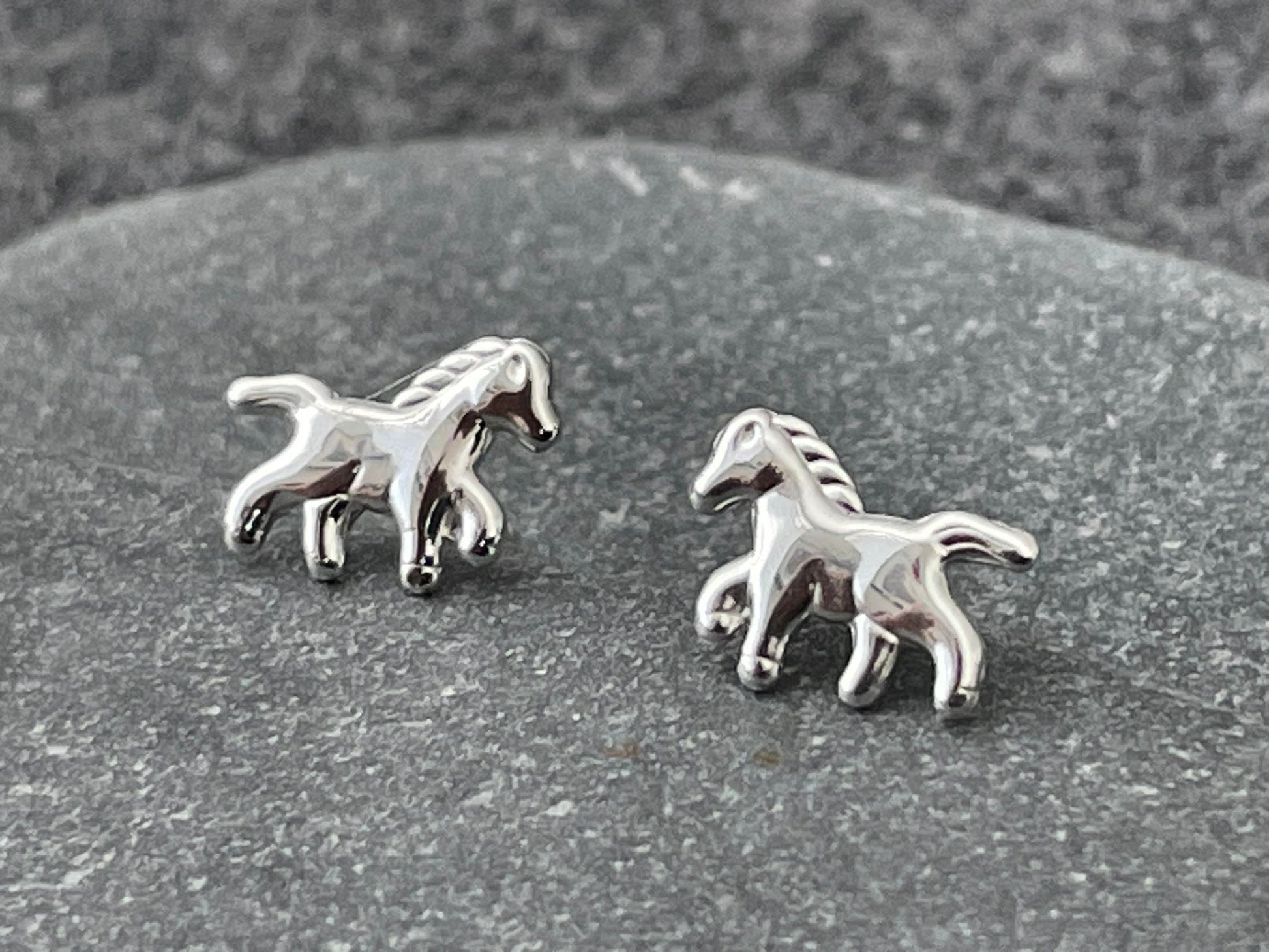 Horse - 925 Sterling Silver Plain Stud Earrings Boxed