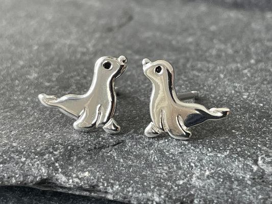 Seal - 925 Sterling Silver Plain Stud Earrings