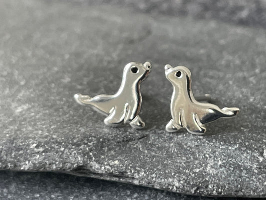 Seal - 925 Sterling Silver Plain Stud Earrings