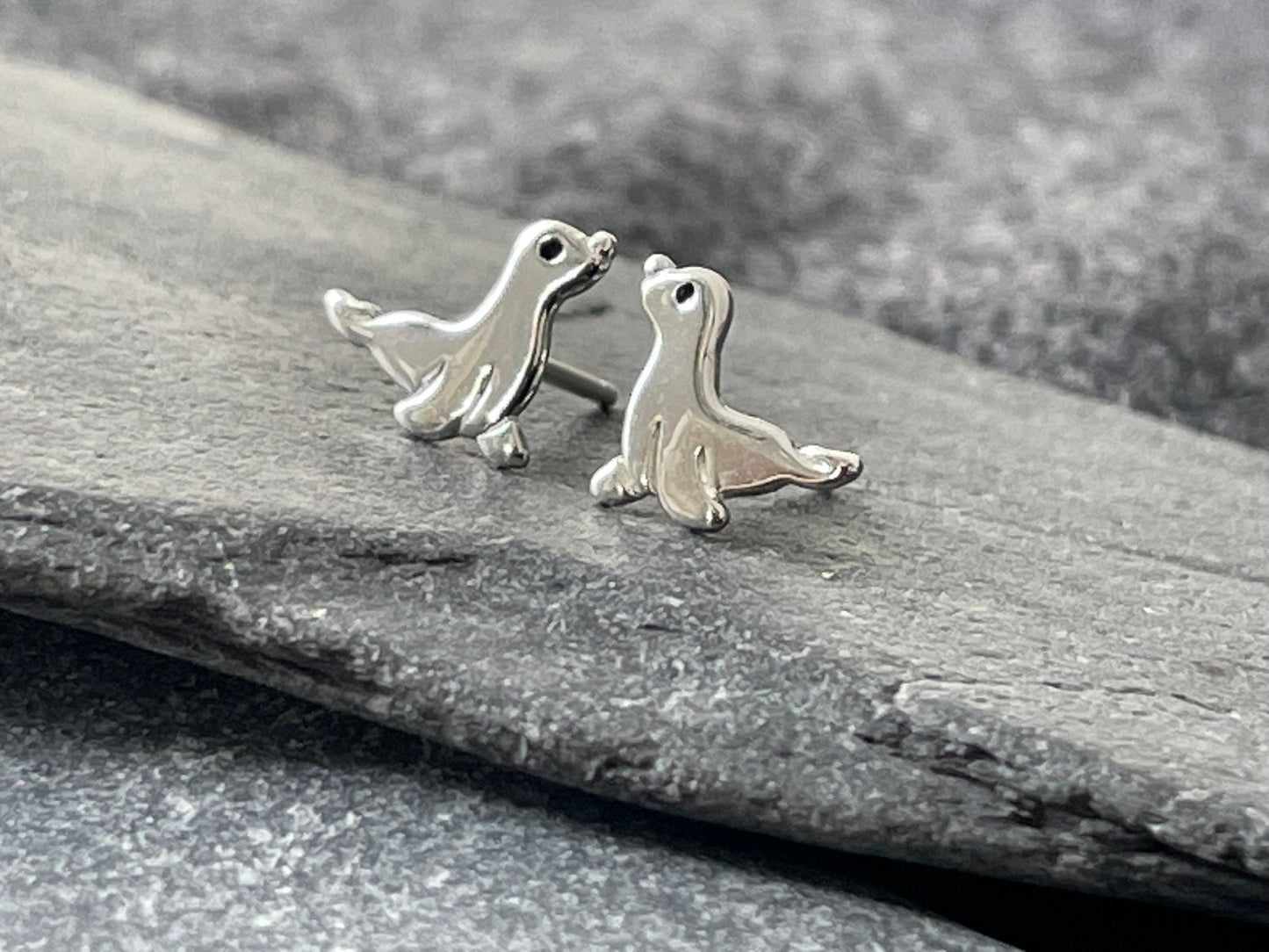 Seal - 925 Sterling Silver Plain Stud Earrings
