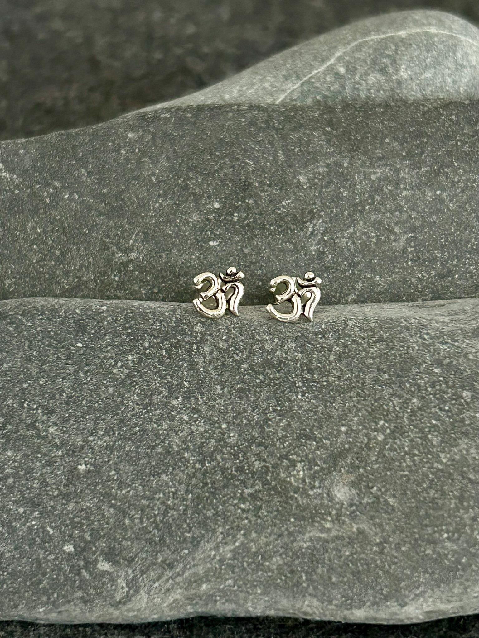 Om - 925 Sterling Silver Plain Stud Earrings