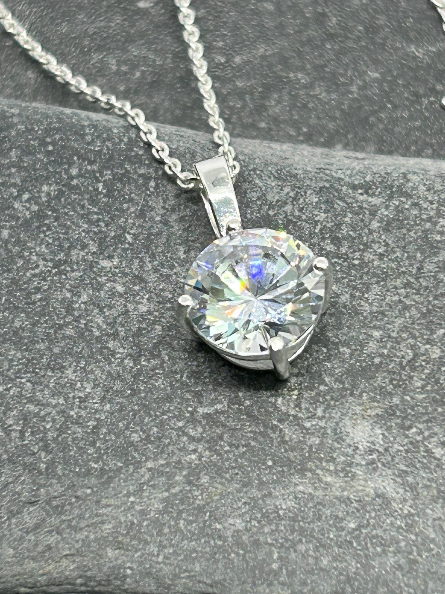 Round CZ Sparkle Pendant Necklace in 925 Sterling Silver